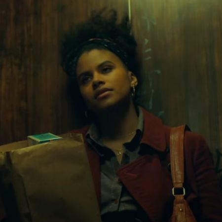 Zazie Beetz is resting in the elevator while holding the bag.